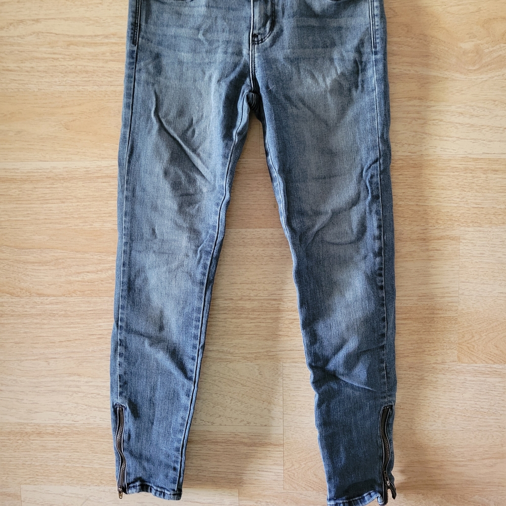 Just Black Women's Gray Skinny Jeans